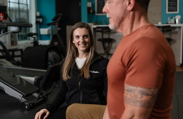 Melissa training client, side profile.